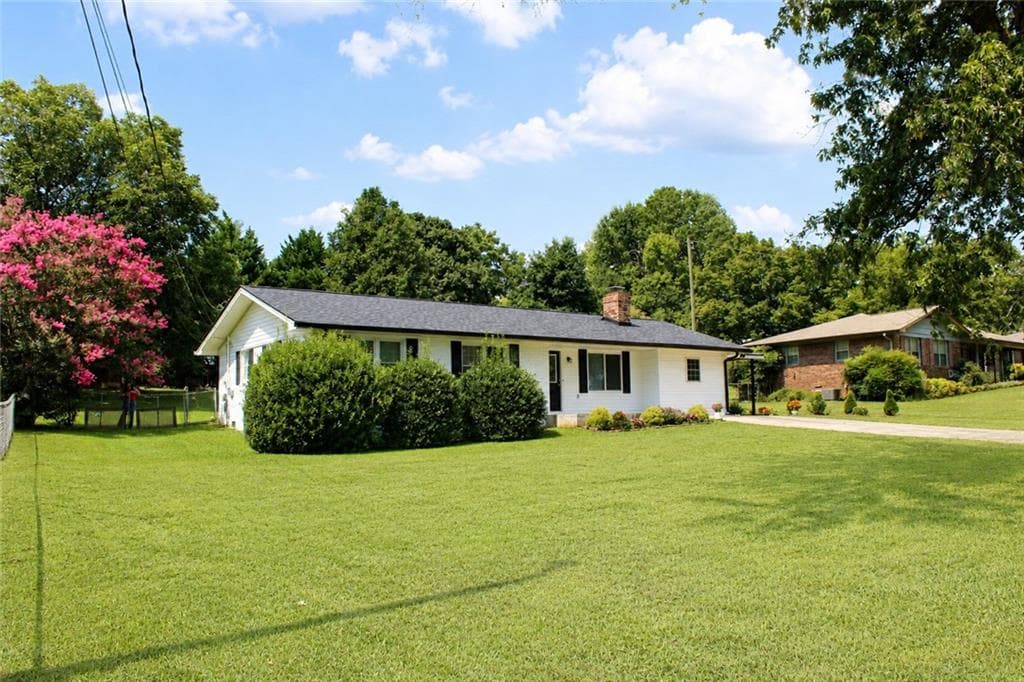 4 bedroom, 2 bathroom, 1,233 sq ft single family residence under contract at 4132 Long Drive, Braselton, GA 30517 — photo 2