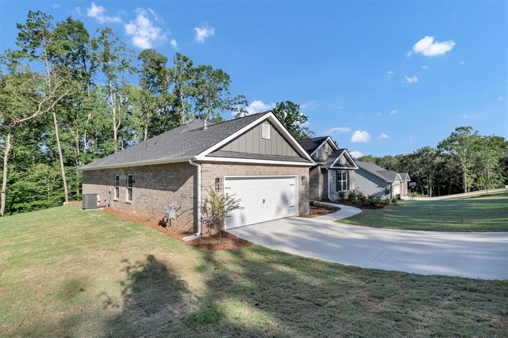 4 bedroom, 3 bathroom, 2,620 sq ft single family residence for sale at 5345 Vinci Place, Douglasville, GA 30135 — photo 2