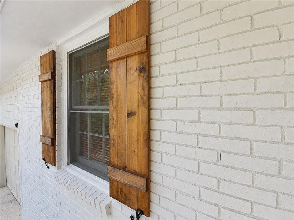 3 bedroom, 2 bathroom, 1,040 sq ft single family residence for sale at 1010 Scott Circle, Decatur, GA 30033 — photo 4