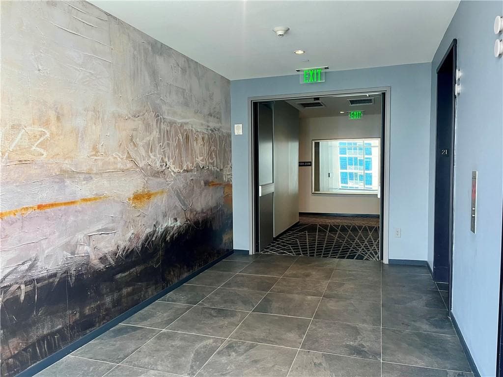 1 bedroom, 1 bathroom, 868 sq ft condominium for sale at 45 Ivan Allen Jr Boulevard 2105, Atlanta, GA 30308 — photo 9