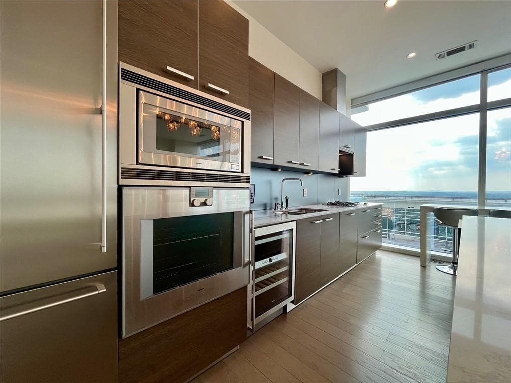 1 bedroom, 1 bathroom, 868 sq ft condominium for sale at 45 Ivan Allen Jr Boulevard 2105, Atlanta, GA 30308 — photo 2