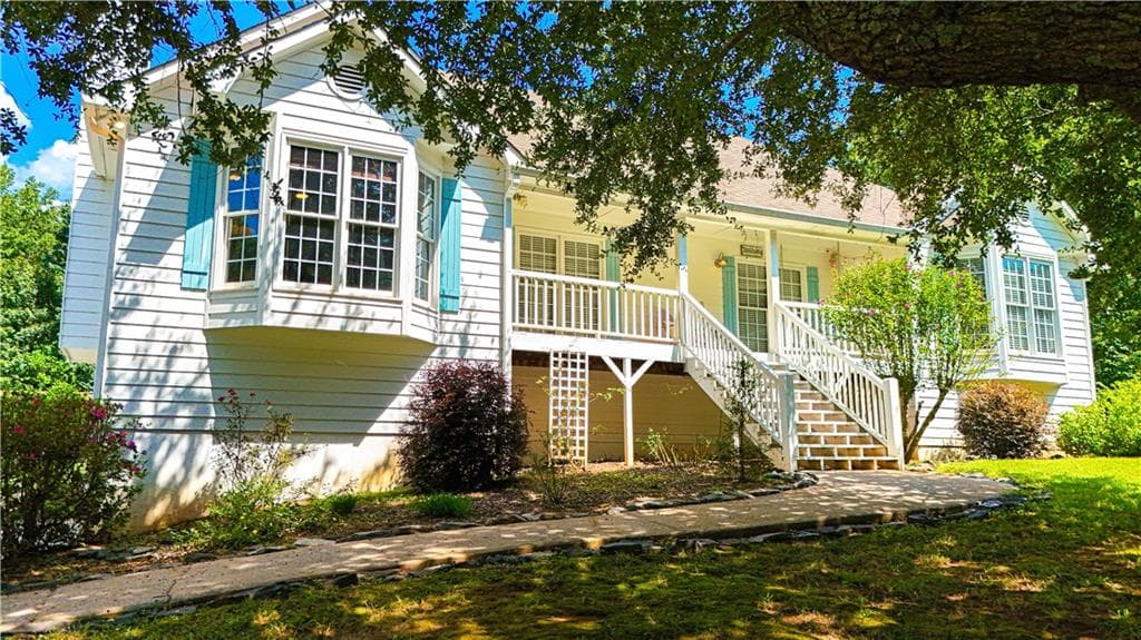 3 bedroom, 2 bathroom, 1,802 sq ft single family residence for sale at 149 Maplelake Drive, Acworth, GA 30101 — photo 2