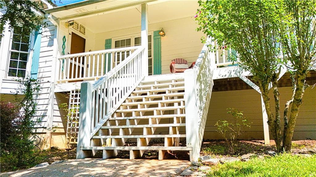 3 bedroom, 2 bathroom, 1,802 sq ft single family residence for sale at 149 Maplelake Drive, Acworth, GA 30101 — photo 3