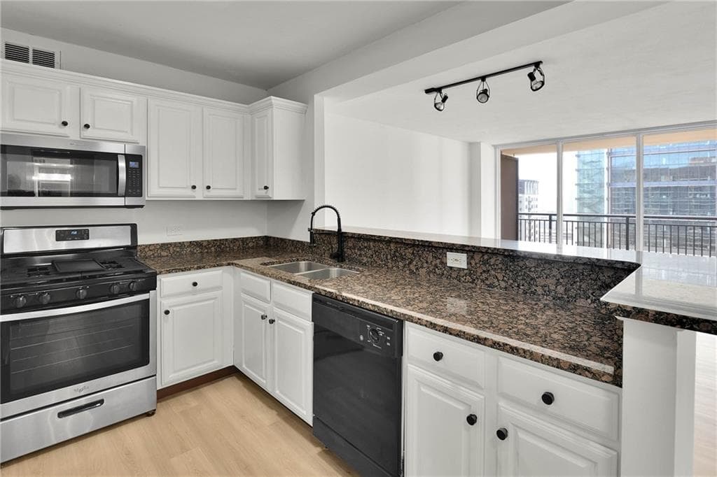 1 bedroom, 1 bathroom, 786 sq ft condominium for rent at 620 Peachtree street 1709, Atlanta, GA 30308 for $1,750 a month — photo 8