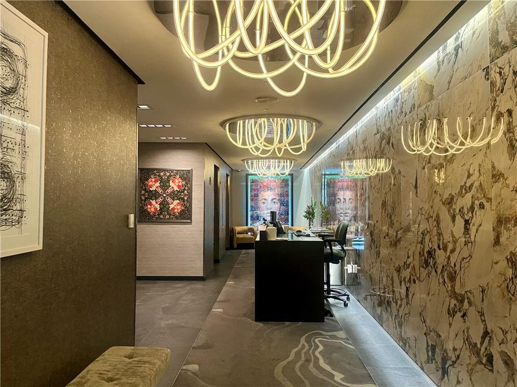 1 bedroom, 1 bathroom, 868 sq ft condominium for sale at 45 Ivan Allen Jr Boulevard 2105, Atlanta, GA 30308 — photo 8