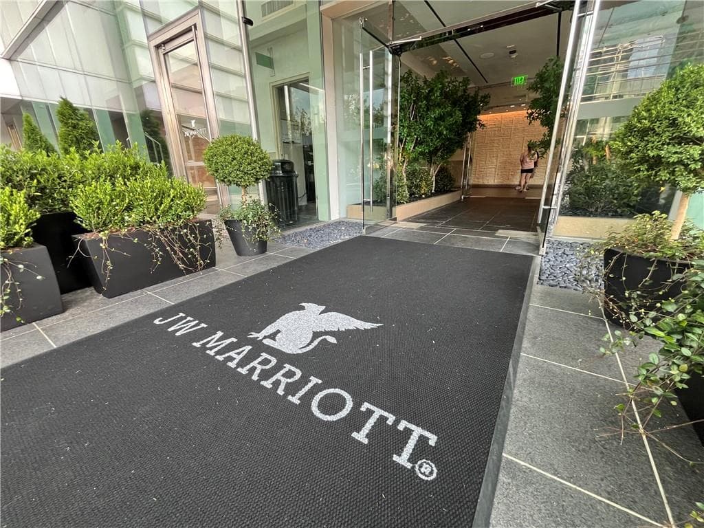 1 bedroom, 1 bathroom, 868 sq ft condominium for sale at 45 Ivan Allen Jr Boulevard 2105, Atlanta, GA 30308 — photo 6