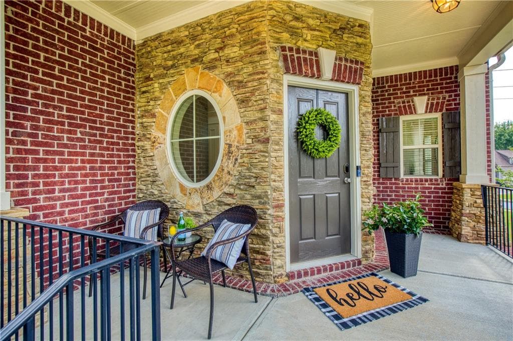 5 bedroom, 4 bathroom, 5,360 sq ft single family residence for sale at 11001 Estates Circle, Alpharetta, GA 30022 — photo 3
