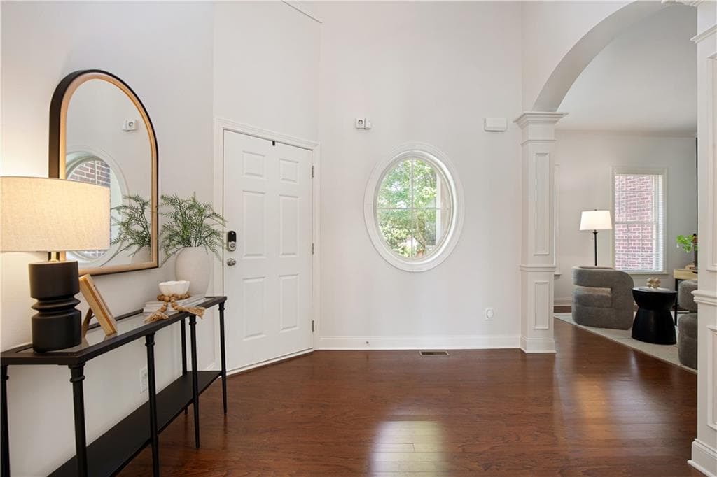 5 bedroom, 4 bathroom, 5,360 sq ft single family residence for sale at 11001 Estates Circle, Alpharetta, GA 30022 — photo 7