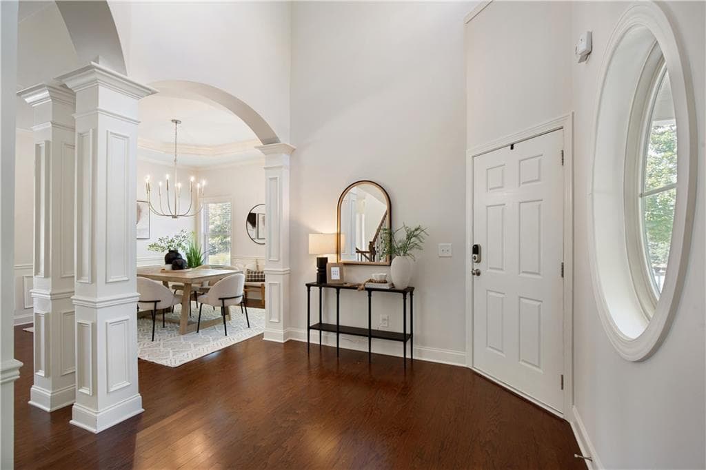 5 bedroom, 4 bathroom, 5,360 sq ft single family residence for sale at 11001 Estates Circle, Alpharetta, GA 30022 — photo 4
