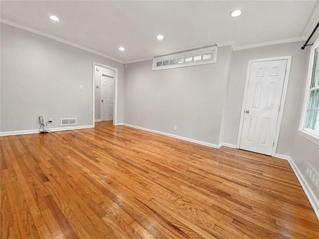 3 bedroom, 2 bathroom, 1,040 sq ft single family residence for sale at 1010 Scott Circle, Decatur, GA 30033 — photo 5