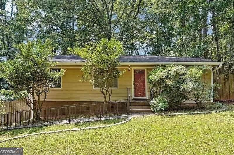 3 bedroom, 2 bathroom, 984 sq ft single family residence for rent at 3403 Phillips Circle, Decatur, GA 30032 for $1,600 a month — photo 1 of 12