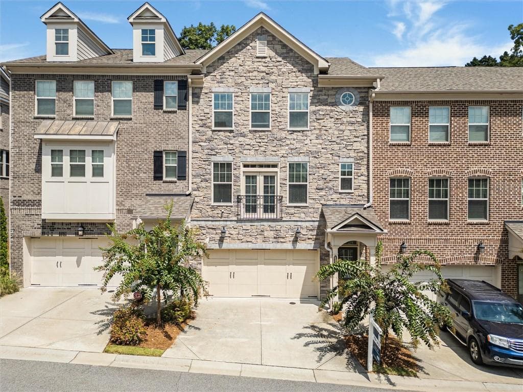 4 bedroom, 4 bathroom, 2,584 sq ft townhouse for sale at 4078 Townsend Lane, Atlanta, GA 30346 — photo 3