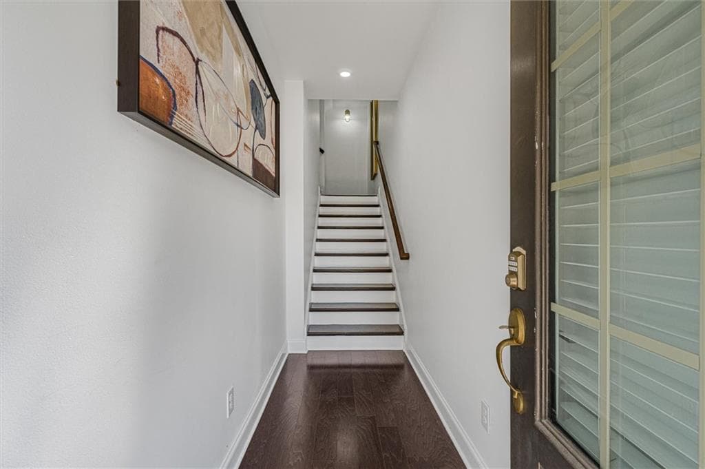 4 bedroom, 4 bathroom, 2,584 sq ft townhouse for sale at 4078 Townsend Lane, Atlanta, GA 30346 — photo 7