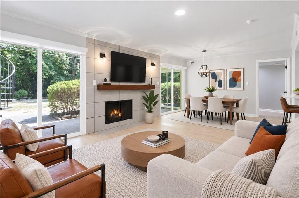 2 bedroom, 2 bathroom, 1,039 sq ft condominium for sale at 5400 Roswell Road N6, Sandy Springs, GA 30342