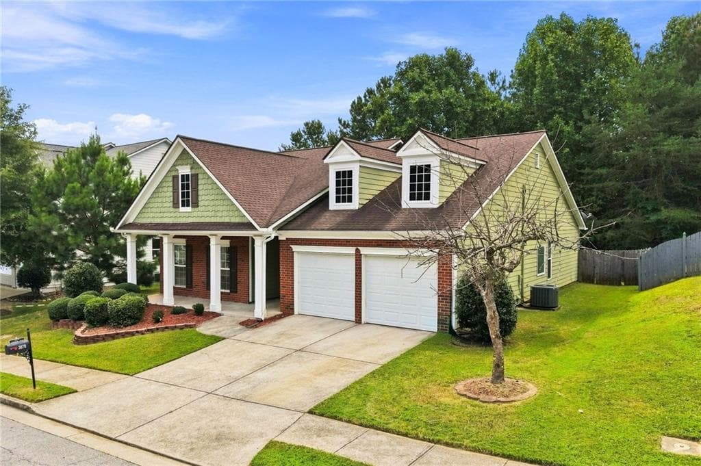 3 bedroom, 2 bathroom, 1,930 sq ft single family residence for sale at 3870 Amberleigh Trace, Gainesville, GA 30507 — photo 2