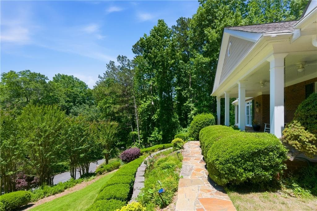 5 bedroom, 5 bathroom, 4,019 sq ft single family residence for sale at 2372 Habersham Drive, Marietta, GA 30064 — photo 5