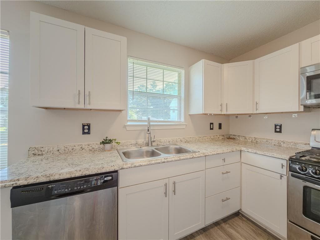 3 bedroom, 2 bathroom, 1,680 sq ft single family residence for sale at 6196 Idlewood Circle, Lithonia, GA 30038 — photo 9