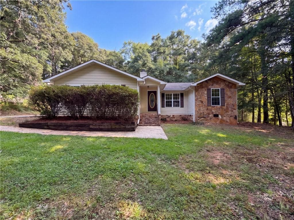 3 bedroom, 2 bathroom, 1,422 sq ft single family residence for sale at 103 Saddlebrook Court, LaGrange, GA 30240