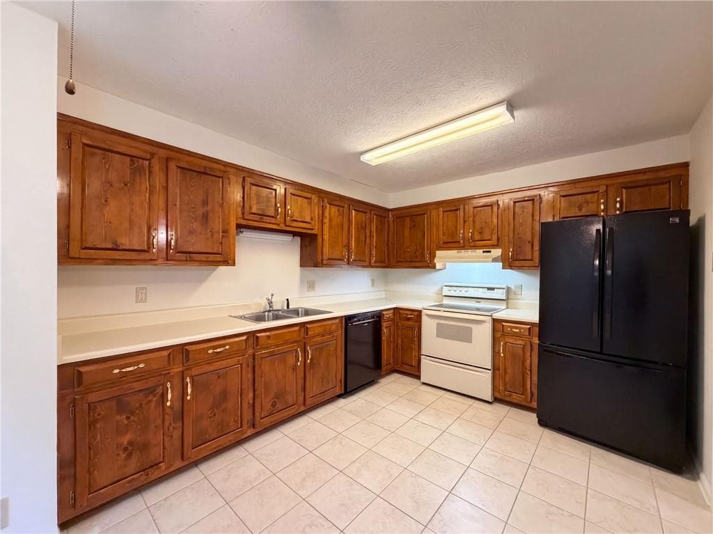 3 bedroom, 2 bathroom, 1,422 sq ft single family residence for sale at 103 Saddlebrook Court, LaGrange, GA 30240 — photo 2