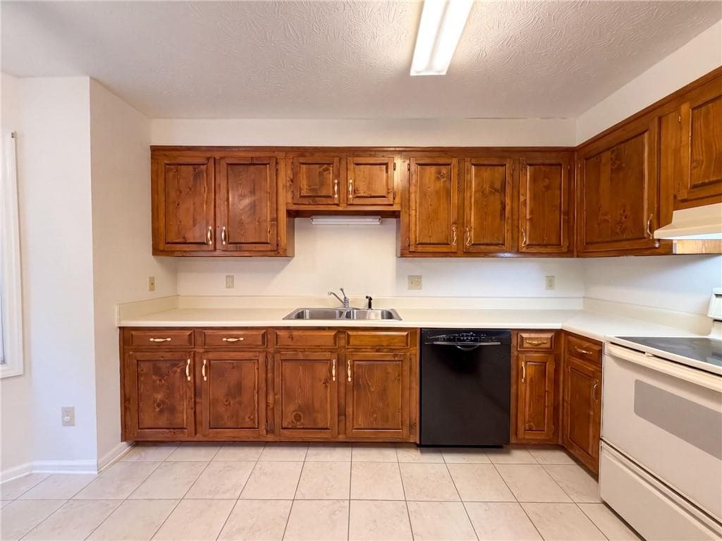 3 bedroom, 2 bathroom, 1,422 sq ft single family residence for sale at 103 Saddlebrook Court, LaGrange, GA 30240 — photo 6