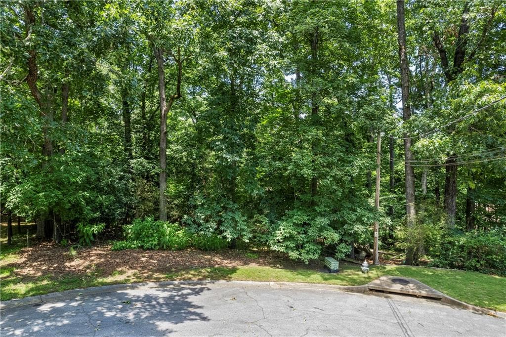 single family residence for sale at 5018 Castlewood Drive, Lilburn, GA 30047 — photo 8