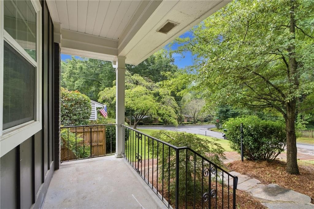 3 bedroom, 2 bathroom, 1,591 sq ft single family residence for sale at 272 Cascade Drive, Marietta, GA 30064 — photo 2