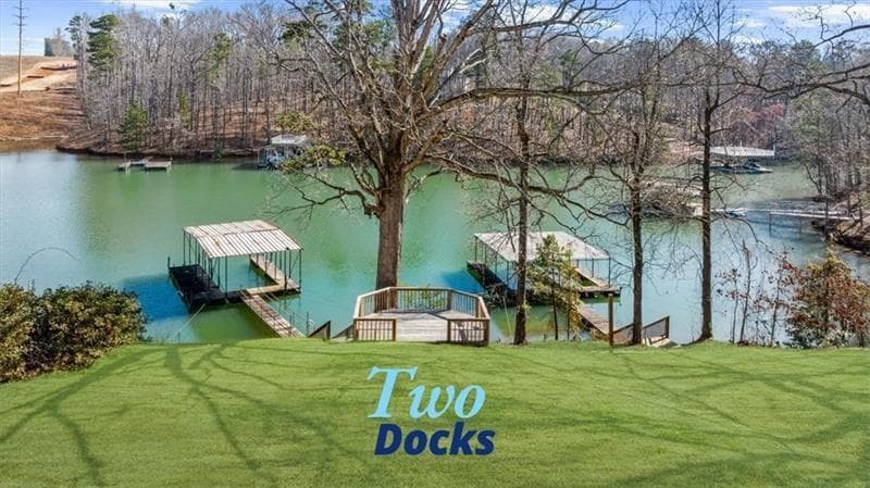 4 bedroom, 5 bathroom, 3,978 sq ft single family residence for sale at 6313 Shoreland Circle, Buford, GA 30518 — photo 2