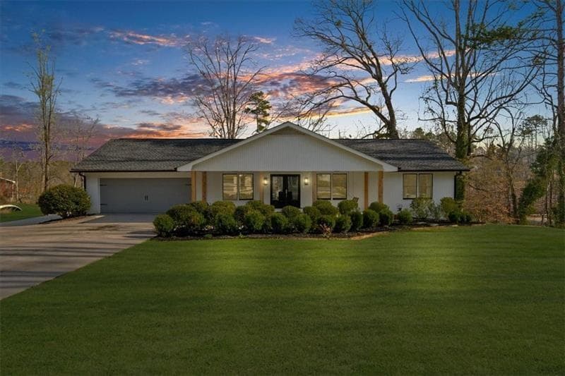 4 bedroom, 5 bathroom, 3,978 sq ft single family residence for sale at 6313 Shoreland Circle, Buford, GA 30518 — photo 6