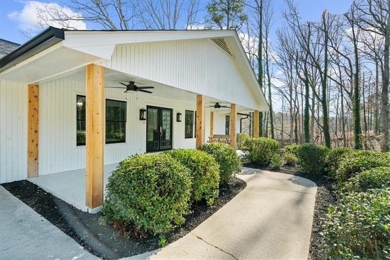 4 bedroom, 5 bathroom, 3,978 sq ft single family residence for sale at 6313 Shoreland Circle, Buford, GA 30518 — photo 7