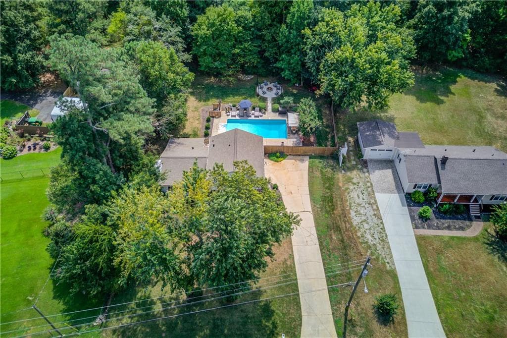 4 bedroom, 3 bathroom, 1,848 sq ft single family residence under contract at 3573 Habersham Court, Buford, GA 30519 — photo 4