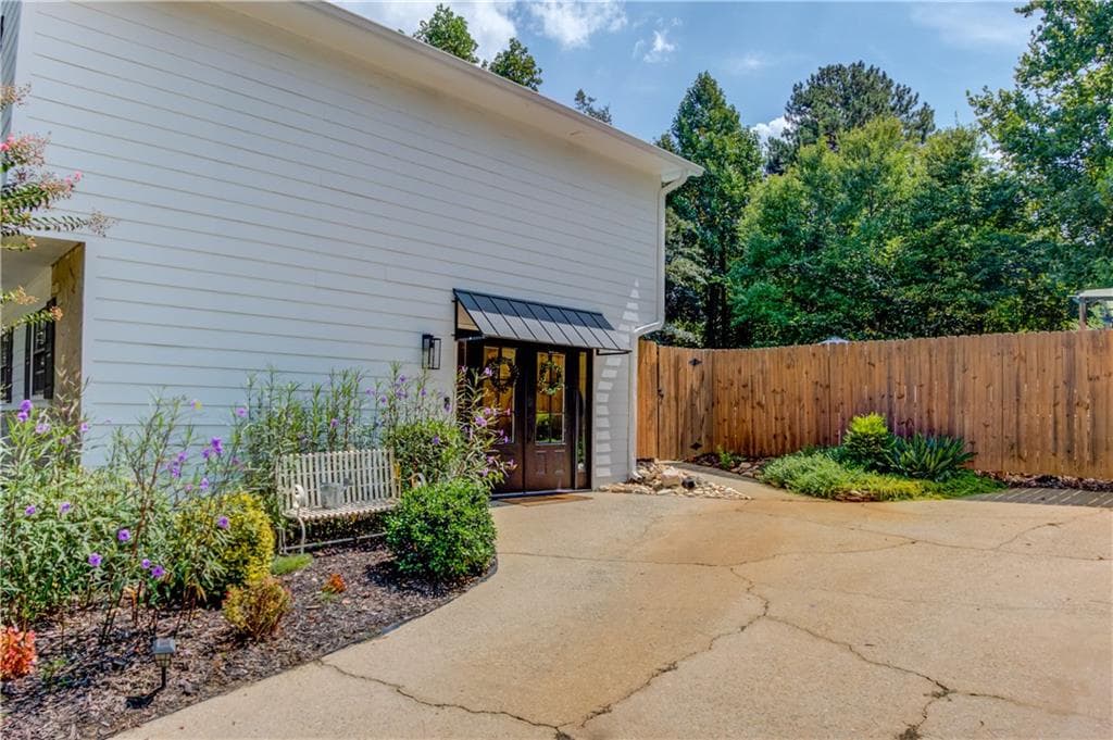 4 bedroom, 3 bathroom, 1,848 sq ft single family residence under contract at 3573 Habersham Court, Buford, GA 30519 — photo 7
