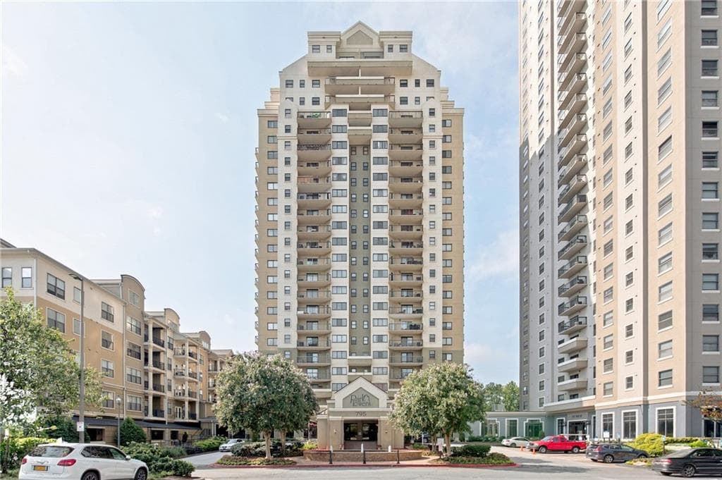 1 bedroom, 2 bathroom, 935 sq ft condominium for sale at 799 Hammond Drive 226, Sandy Springs, GA 30328 — photo 1 of 45
