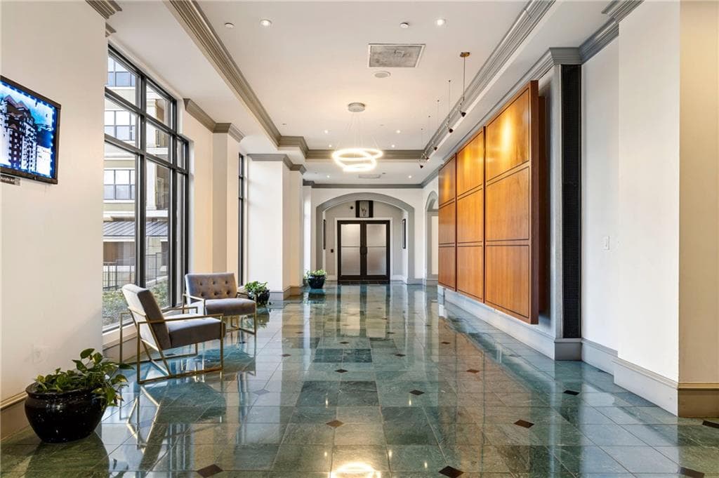 1 bedroom, 2 bathroom, 935 sq ft condominium for sale at 799 Hammond Drive 226, Sandy Springs, GA 30328 — photo 3