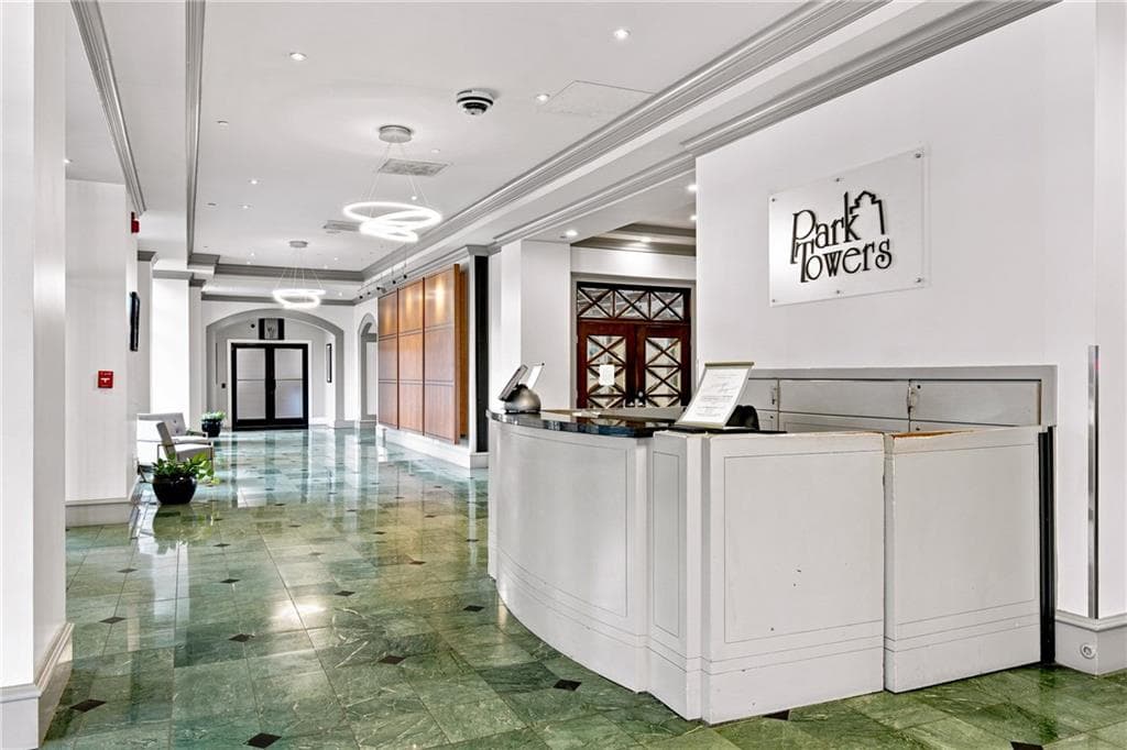 1 bedroom, 2 bathroom, 935 sq ft condominium for sale at 799 Hammond Drive 226, Sandy Springs, GA 30328 — photo 5