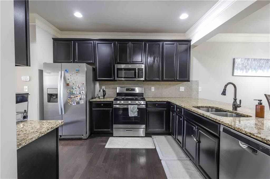 4 bedroom, 3 bathroom, 2,036 sq ft townhouse for sale at 11661 Davenport Lane, Johns Creek, GA 30005 — photo 6