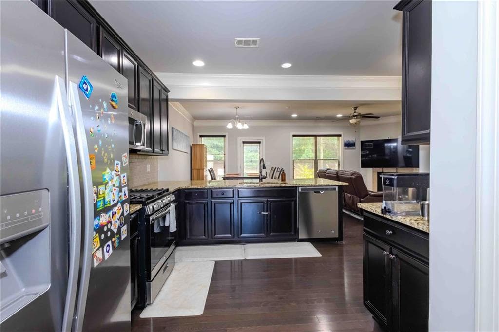 4 bedroom, 3 bathroom, 2,036 sq ft townhouse for sale at 11661 Davenport Lane, Johns Creek, GA 30005 — photo 7