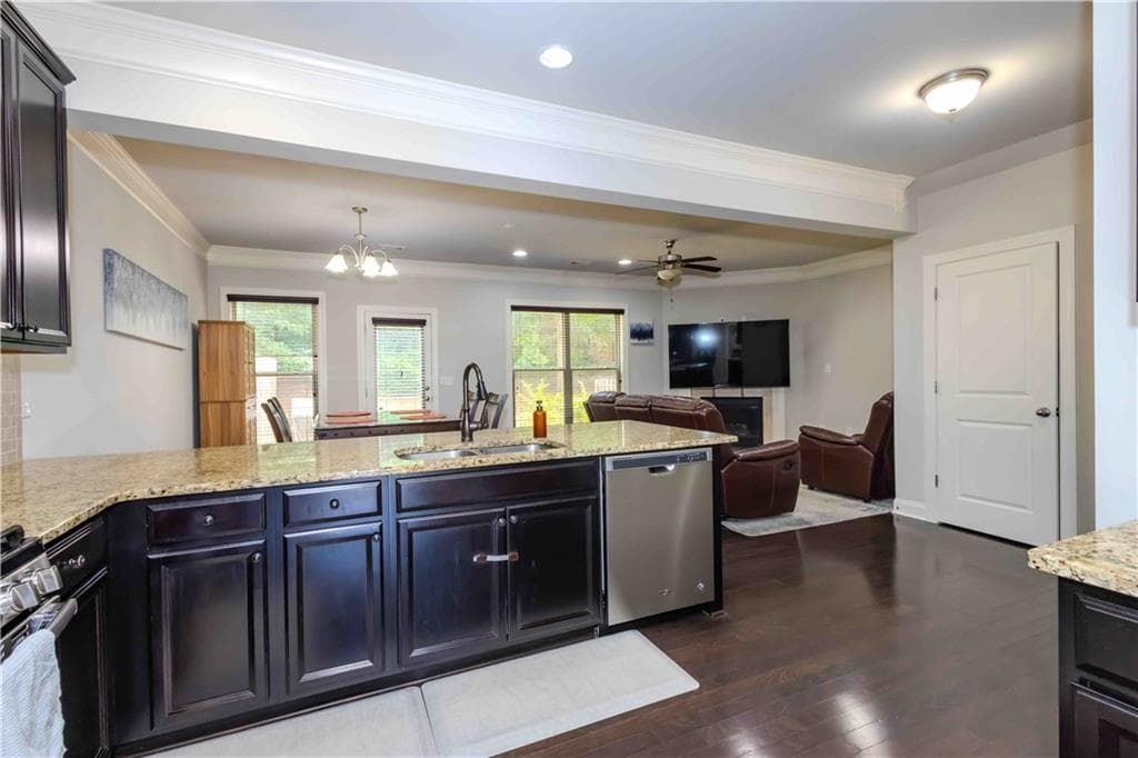4 bedroom, 3 bathroom, 2,036 sq ft townhouse for sale at 11661 Davenport Lane, Johns Creek, GA 30005 — photo 8