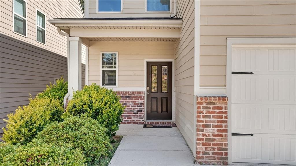 5 bedroom, 3 bathroom, 2,466 sq ft single family residence under contract at 281 Emporia Loop, Mcdonough, GA 30253 — photo 3