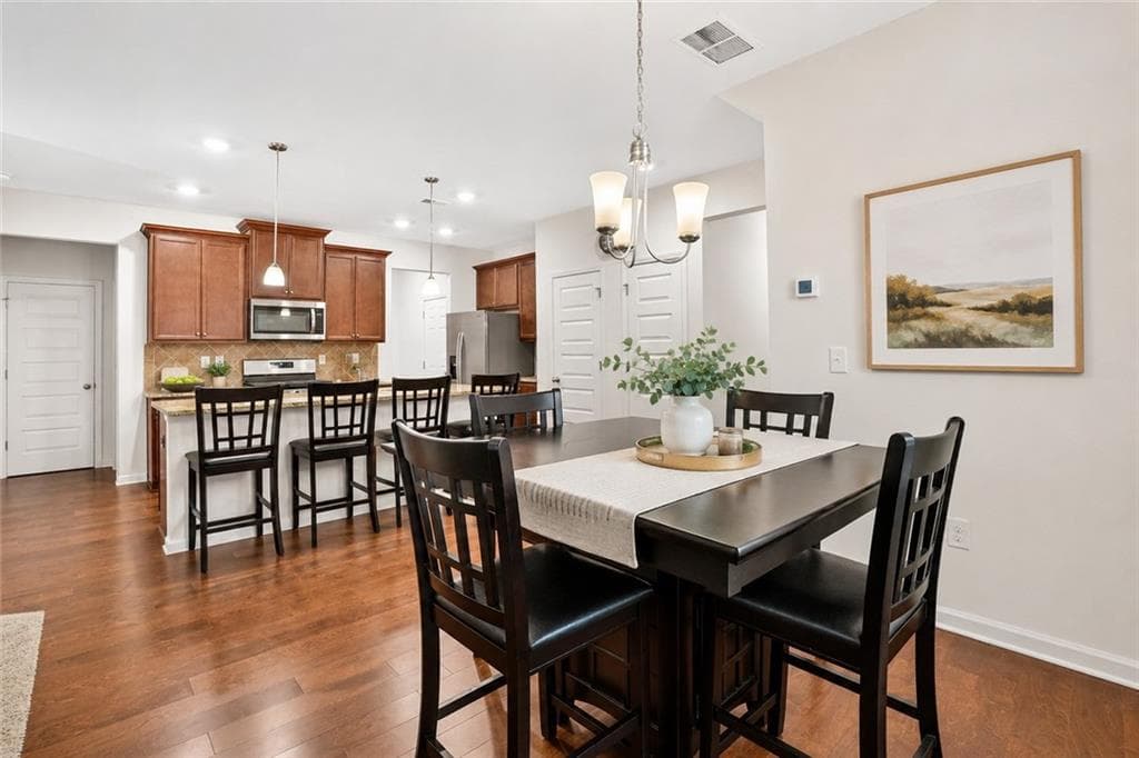 5 bedroom, 3 bathroom, 2,466 sq ft single family residence under contract at 281 Emporia Loop, Mcdonough, GA 30253 — photo 4