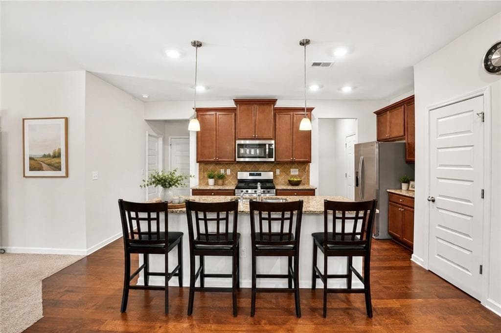 5 bedroom, 3 bathroom, 2,466 sq ft single family residence under contract at 281 Emporia Loop, Mcdonough, GA 30253 — photo 6
