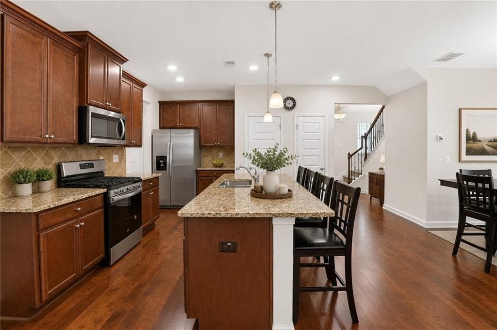 5 bedroom, 3 bathroom, 2,466 sq ft single family residence under contract at 281 Emporia Loop, Mcdonough, GA 30253 — photo 8