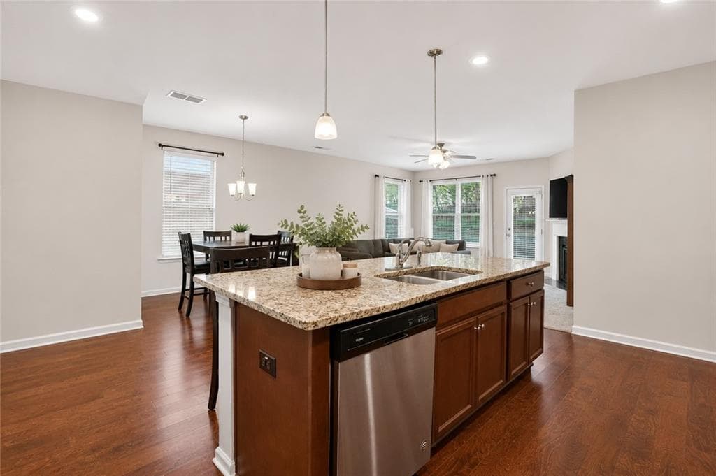 5 bedroom, 3 bathroom, 2,466 sq ft single family residence under contract at 281 Emporia Loop, Mcdonough, GA 30253 — photo 9