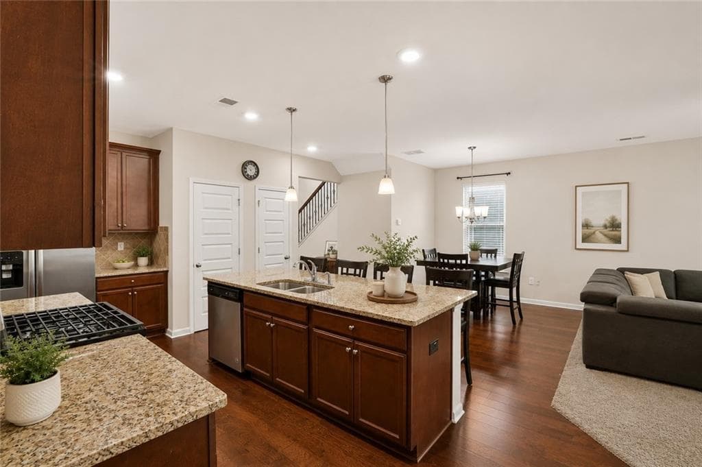 5 bedroom, 3 bathroom, 2,466 sq ft single family residence under contract at 281 Emporia Loop, Mcdonough, GA 30253 — photo 10