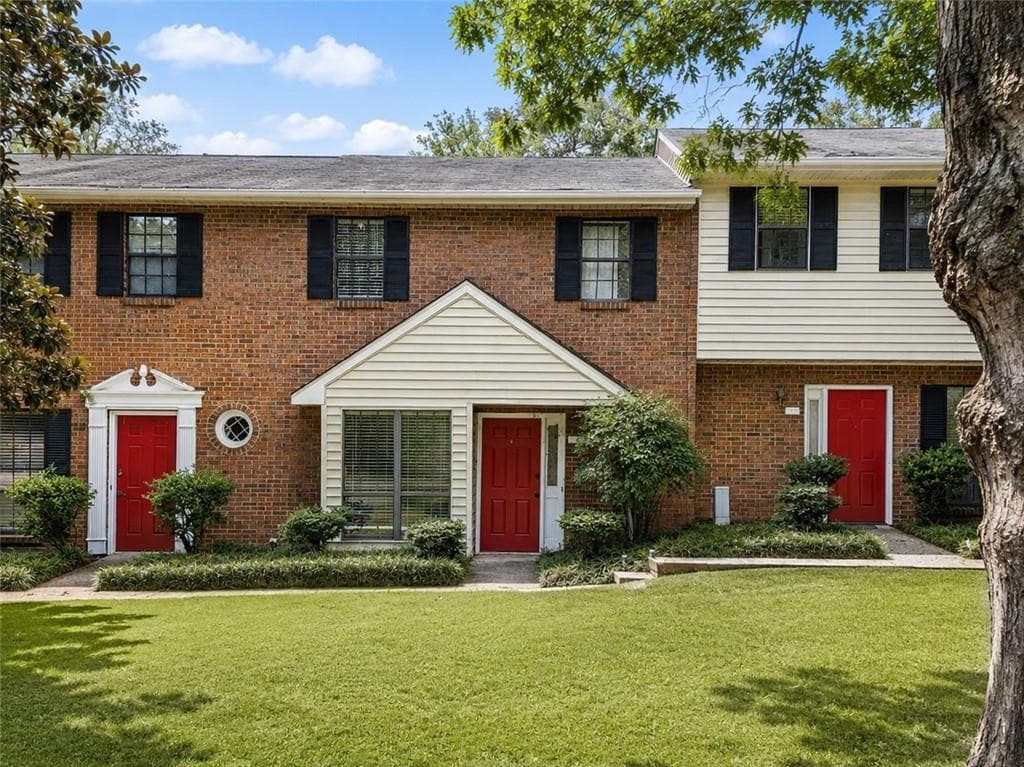 2 bedroom, 3 bathroom, 1,493 sq ft townhouse for sale at 1130 Jamestowne Trail, Alpharetta, GA 30009 — photo 1 of 31
