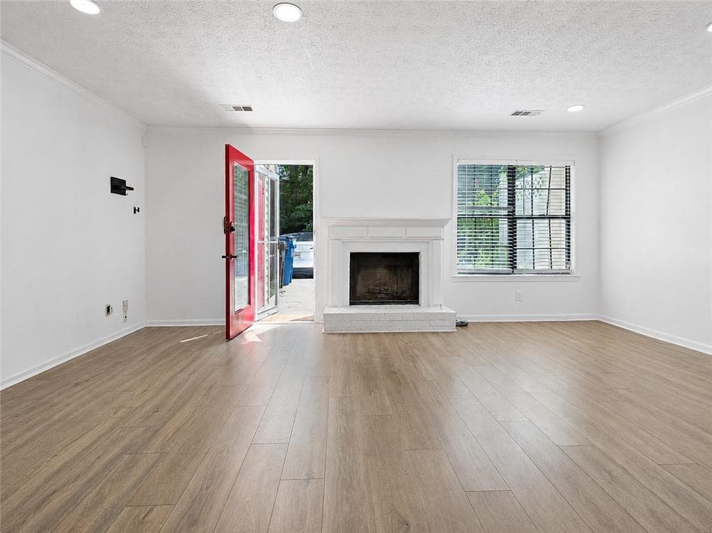 2 bedroom, 3 bathroom, 1,493 sq ft townhouse for sale at 1130 Jamestowne Trail, Alpharetta, GA 30009 — photo 6