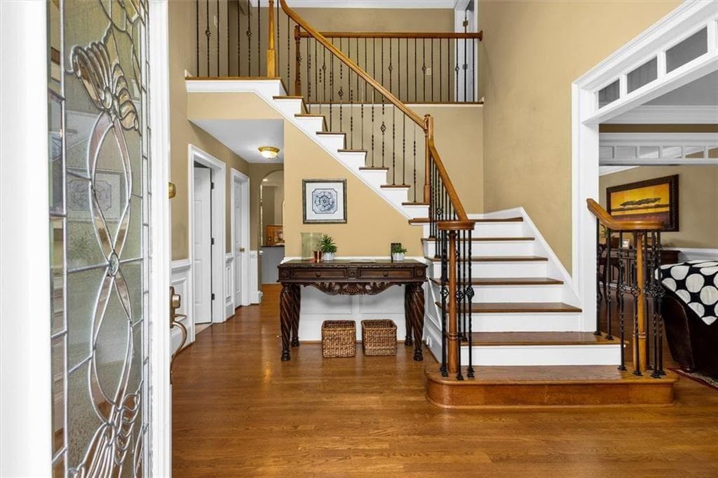 6 bedroom, 5 bathroom, 5,488 sq ft single family residence under contract at 210 York Town Circle, Johns Creek, GA 30097 — photo 3