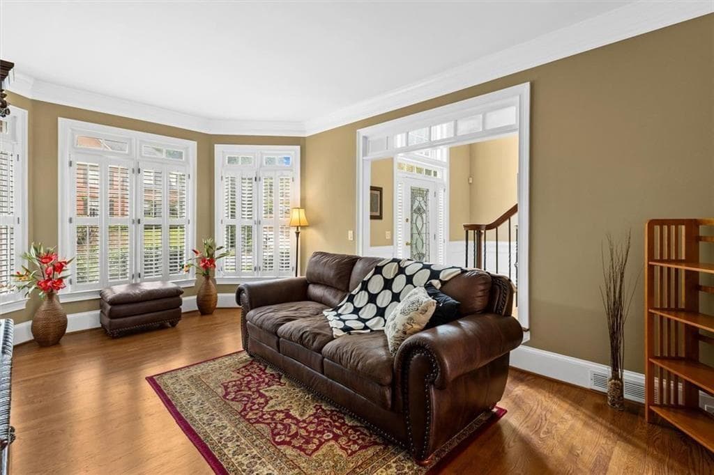 6 bedroom, 5 bathroom, 5,488 sq ft single family residence under contract at 210 York Town Circle, Johns Creek, GA 30097 — photo 4