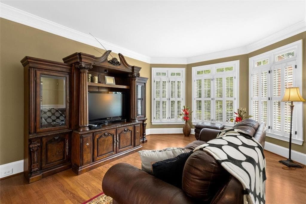 6 bedroom, 5 bathroom, 5,488 sq ft single family residence under contract at 210 York Town Circle, Johns Creek, GA 30097 — photo 5