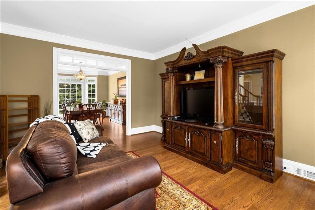 6 bedroom, 5 bathroom, 5,488 sq ft single family residence under contract at 210 York Town Circle, Johns Creek, GA 30097 — photo 6