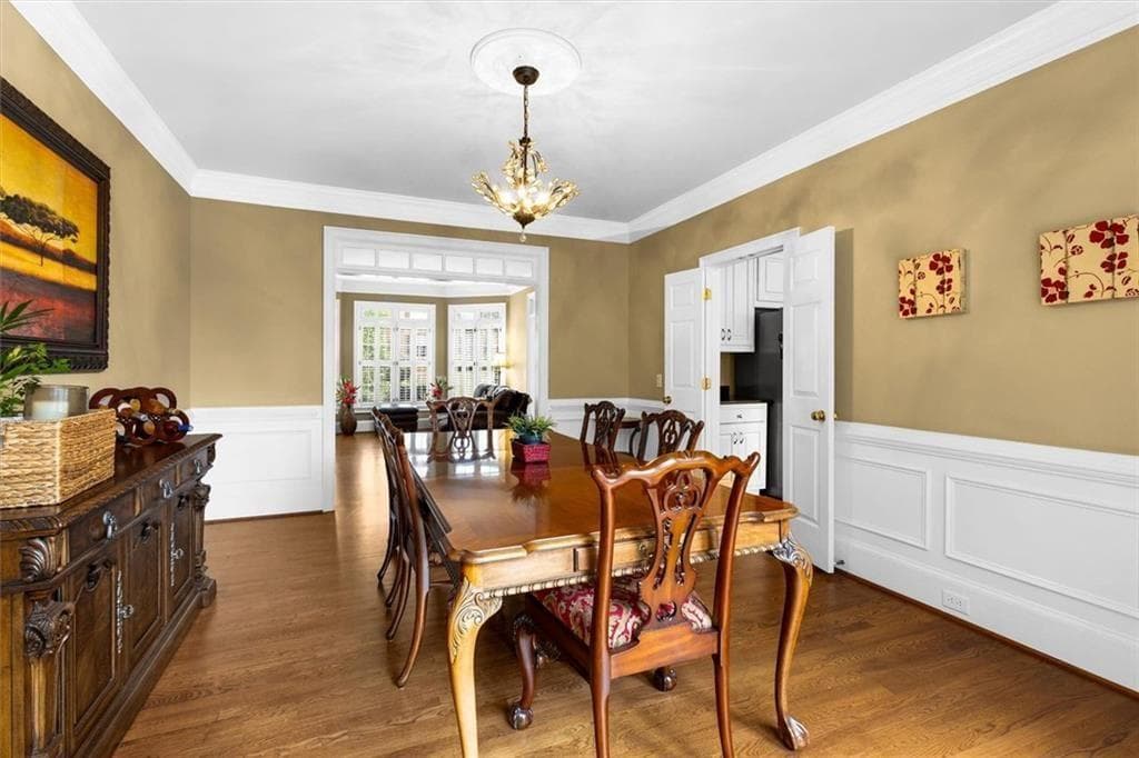 6 bedroom, 5 bathroom, 5,488 sq ft single family residence under contract at 210 York Town Circle, Johns Creek, GA 30097 — photo 9